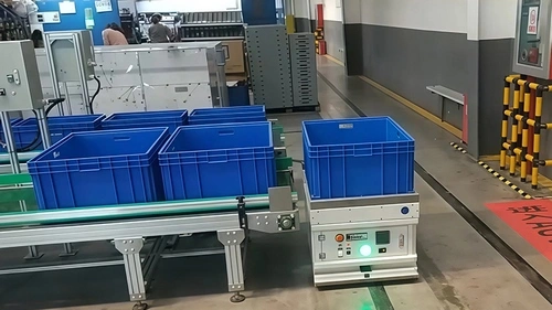 عربة النقل الآلية AGV (المركبة الموجهة آلياً)
